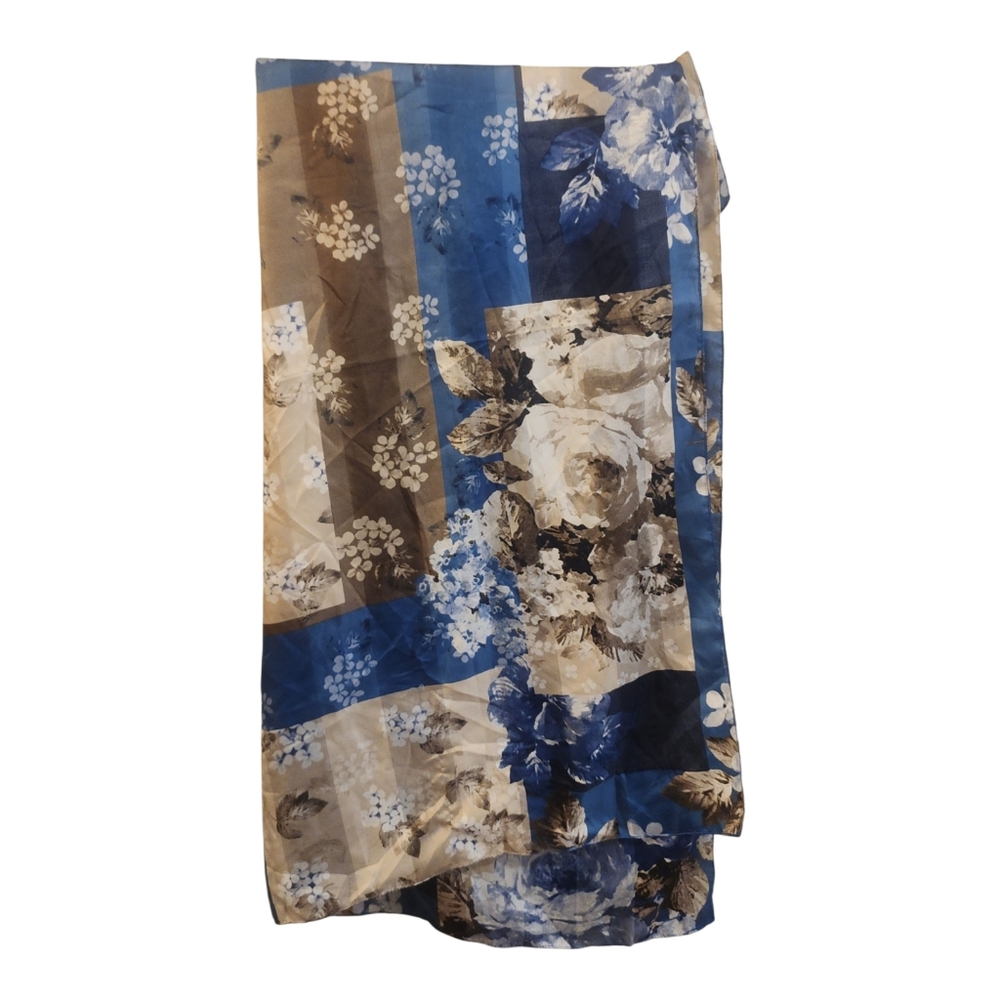 Fattorseta Scarf 34 In  square scarf NWT